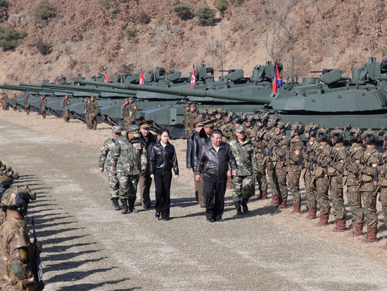 Top DPRK leader oversees drill involving new battle tanks