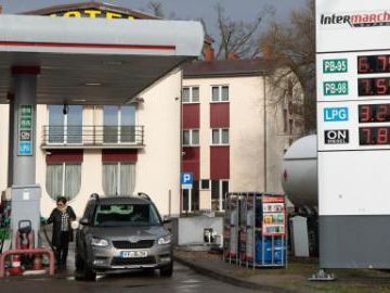 Germans flock to Poland for cheaper fuel amid Mideast tensions