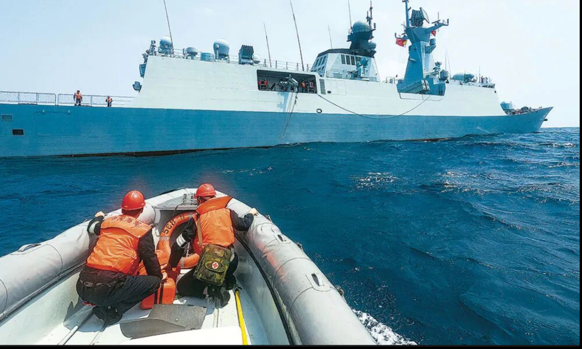 Joint search and rescue for drowning personnel subject training during the China-Vietnam 40th joint patrol in the Beibu Gulf. Photo: China's Ministry of National Defense