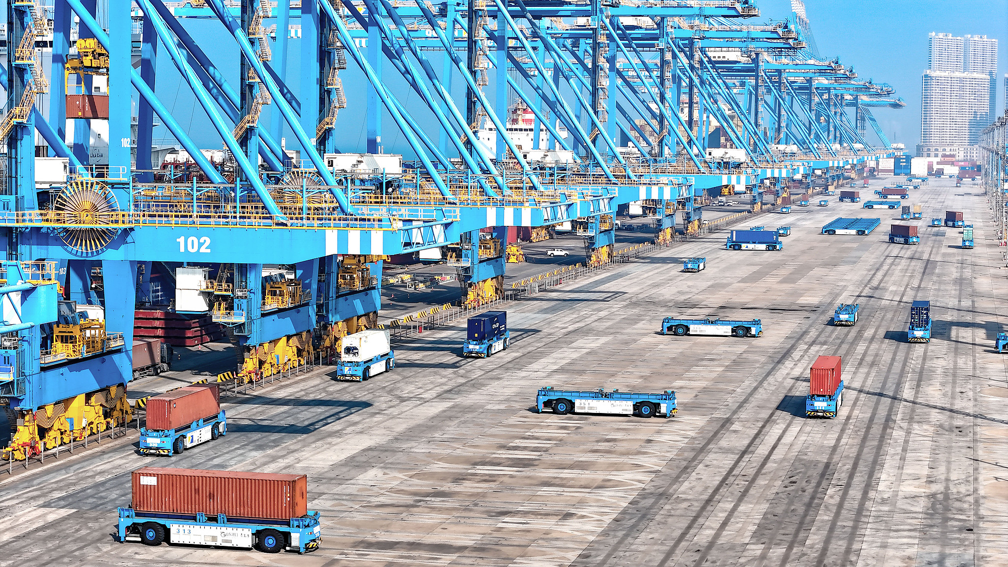 Automated guided vehicles (AGVs) transport goods at a fully automated terminal of Qingdao Port in Shandong Province, east China, February 4, 2026. /VCG
