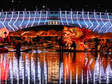 Folk show from S China's Yangshuo lights up night in Beijing