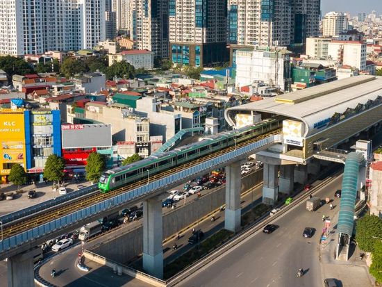 Vietnam to cut domestic flights over jet fuel shortage