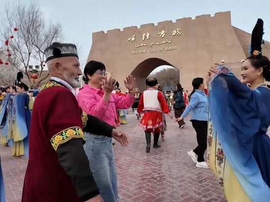 Xinjiang celebrates Rouzi festival with joy and tradition