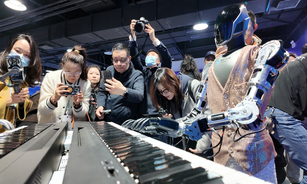A piano-playing robot performs Jay Chou's Blue and White Porcelain on March 24, 2026 at the Zhongguancun Forum Annual Meeting venue. Photo: Liu Caiyu/GT 