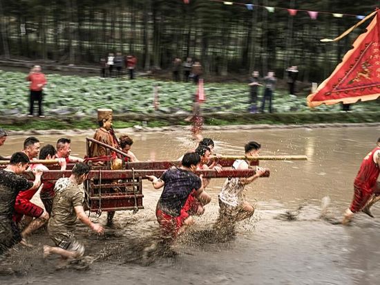 Mud, gods, and harvest hopes: Hakka people's spring field tradition
