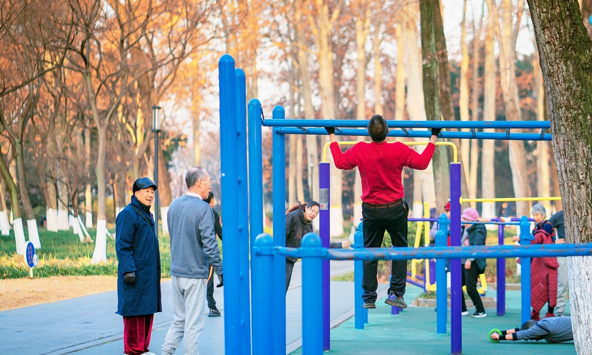 Residents exercise at Yushanhu Park in Ma'anshan, East China's Anhui Province on January 15, 2026. Photo: VCG