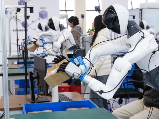 China's high-tech industries record robust growth in Q1