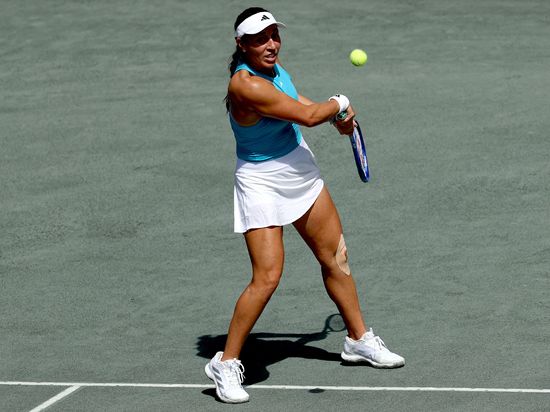 Pegula reaches WTA Charleston semis with latest three-setter