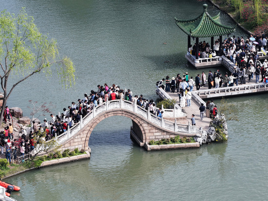 Nearly 300 million trips on Qingming Day as spring break boosts travel