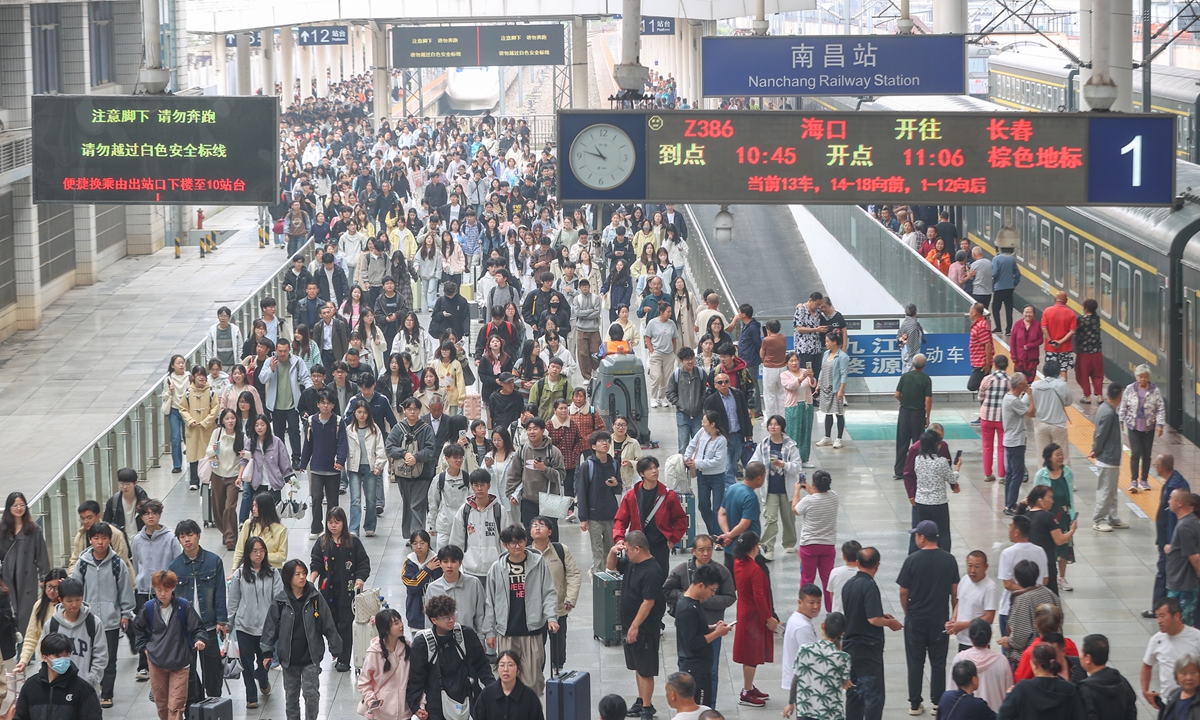 Passengers walk along a platform at a railway station in Nanchang, East China’s Jiangxi Province, on April 4, 2026. Photo: VCG