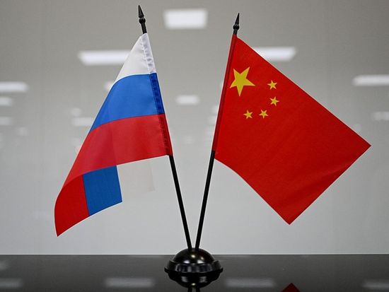Chinese, Russian FMs hold phone talks on current Mideast situation