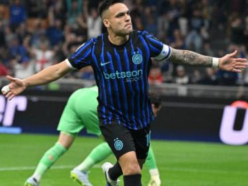 Serie A football match in Italy: Inter Milan vs. Roma