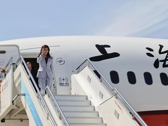 Cheng arrives in Shanghai, kicking off KMT delegation's mainland visit