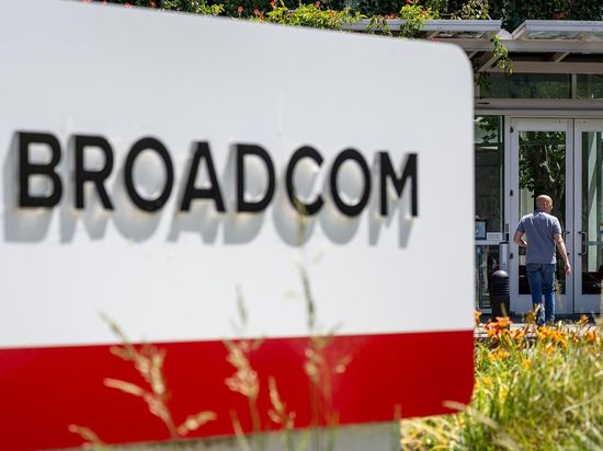 Broadcom signs long-term deal to develop Google's custom AI chips