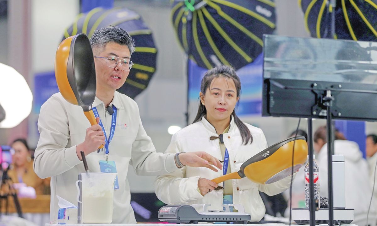 Two livestream hosts promote products at the 18th Global New E-commerce Expo in Hangzhou, East China's Zhejiang Province, on March 9, 2026. The expo has brought together more than 2,000 e-commerce brands from around the world, highlighting new scenarios empowered by the digital economy.  Photo: VCG