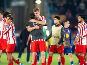 Atletico beats 10-man Barcelona in Champions League quarterfinal first leg