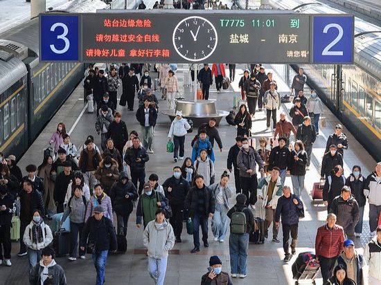 China's railway passenger trips hit record high in Q1