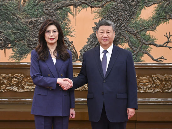 Xi meets KMT leader Cheng Li-wun in Beijing