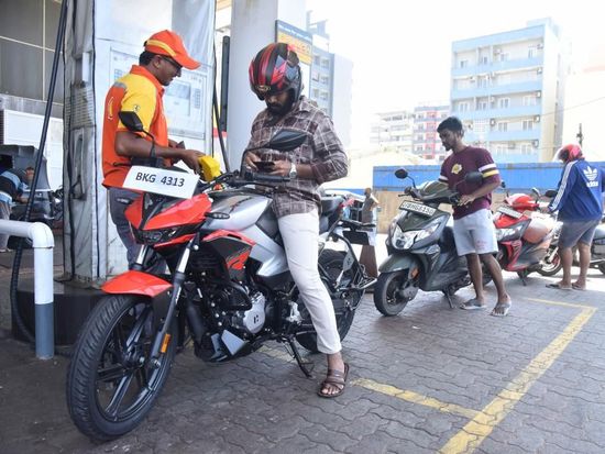 Sri Lanka suspends QR fuel quotas for petrol vehicles during holiday period