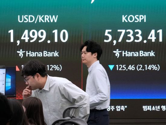 Oil prices resume their climb and Asian markets decline as US prepares for blockade of strait