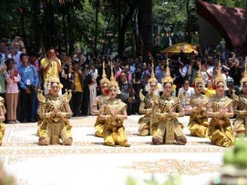 Cambodia begins 3-day traditional New Year celebrations