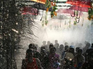 Feature: Splashing into the New Year: People in Myanmar share their Thingyan experiences