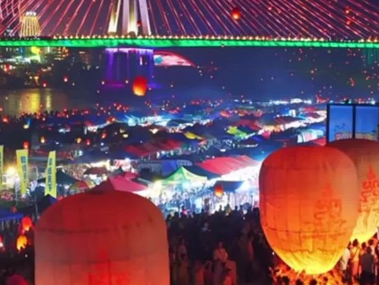 Night of wishes in Xishuangbanna, Yunnan