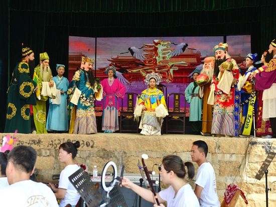 Fujian's local Gezai Opera flourishes beyond the stage