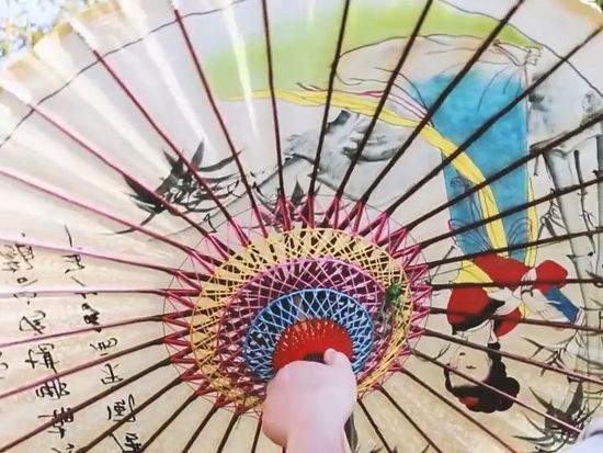 Trending in China | Oil-paper umbrella: a symbol of Chinese craftsmanship