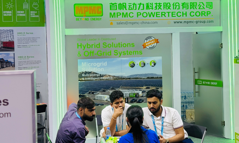 Foreign buyers learn about a new-energy storage product at the booth of MPMC Powertech Corp at the 139th Canton Fair in Guangzhou, South China’s Guangdong Province, on April 18, 2026. Photo: Chi Jingyi/GT