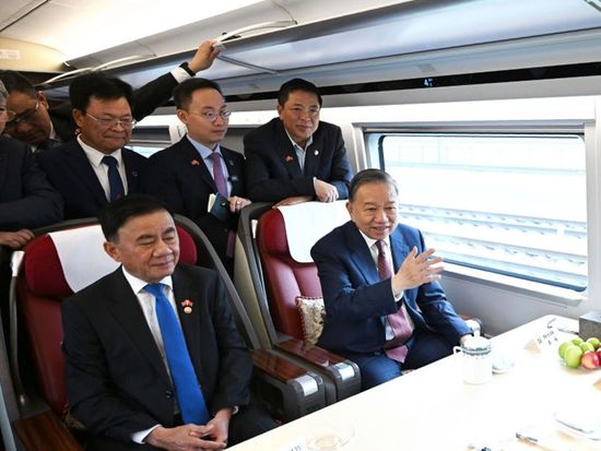 What do foreign leaders experience when riding China’s high-speed rail?