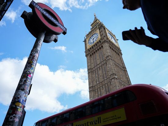 Thousands of London commuters walk to work in underground strike
