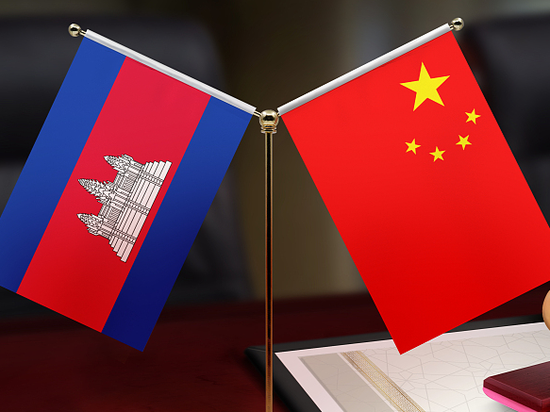 Chinese FM holds talks with Cambodian counterpart
