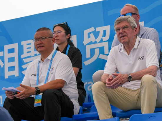 Thomas Bach watches competitions at 6th Asian Beach Games