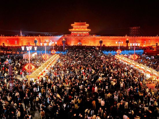 Ancient city revitalized with booming night economy