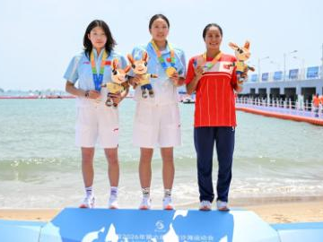 Highlights of women's 5km final of open water swimming at 6th Asian Beach Games
