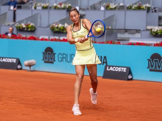 Zheng Qinwen rallies into Madrid Open last 32