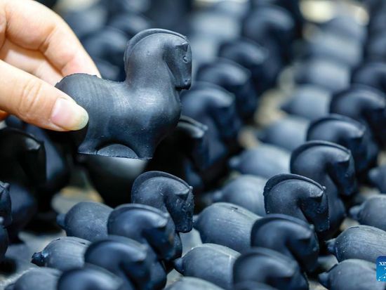 Artisan fuels revival of ancient ink craft in E China's Anhui