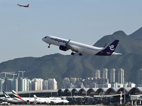 Chinese mainland, HKSAR, Macao SAR ink 4 civil aviation cooperation pacts
