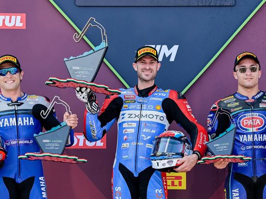 ZXMOTO celebrates 3rd win as Debise earns last-lap victory in Hungary