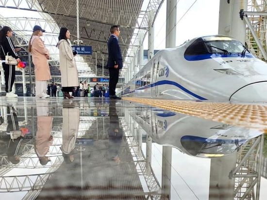 China adds 1,641 trains to meet surging May Day holiday return trip demand