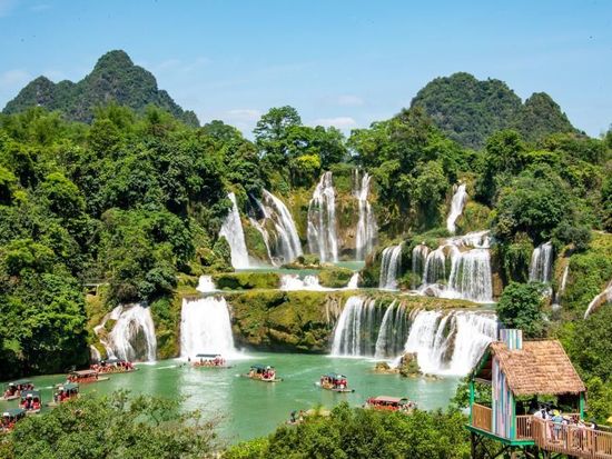 Chinese people enjoy leisure time at scenic spots during May Day holiday