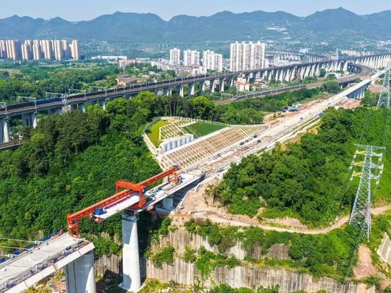 Chengdu-Chongqing Middle Line High-speed Railway completes full box girder erection, laying solid foundation for early opening and operation: report