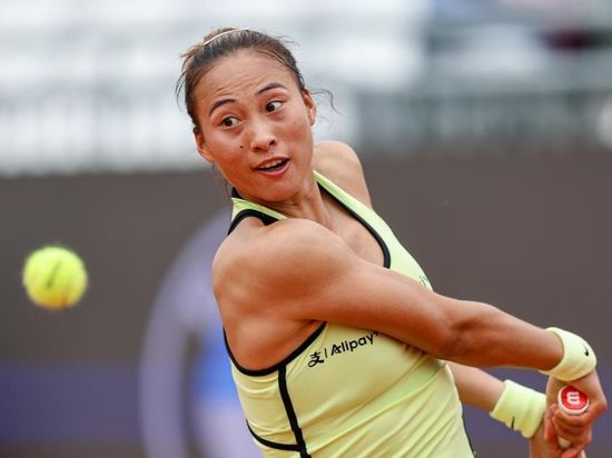 China's Zheng fights back to reach second round at Italian Open