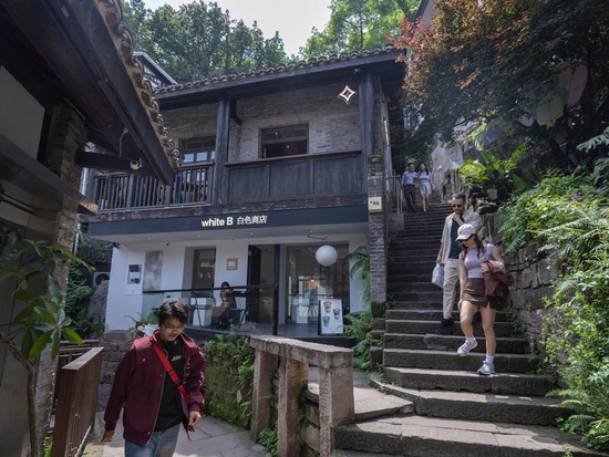 In China, foreign travelers are exploring small-city experiences