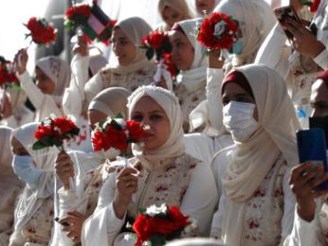 Palestinians participate in group wedding ceremony in Gaza City