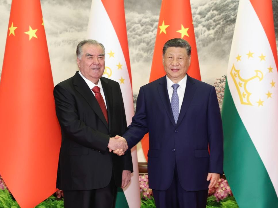 Xi holds talks with Tajik president