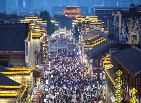 High-quality development of China's service sector to boost industry, benefit people