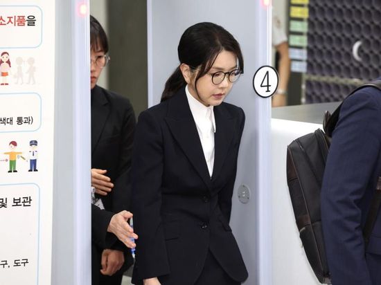 S. Korea's special counsel seeks 7.5-year sentence for ex-President Yoon's wife for corruptions