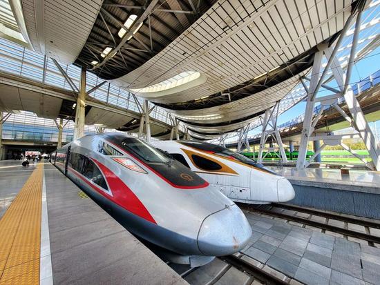 China's railway trips climb 6.8 pct in first four months